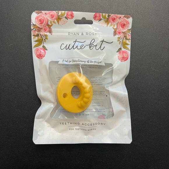 Ryan & Rose Other - Ryan & Rose Yellow Teething Accessory